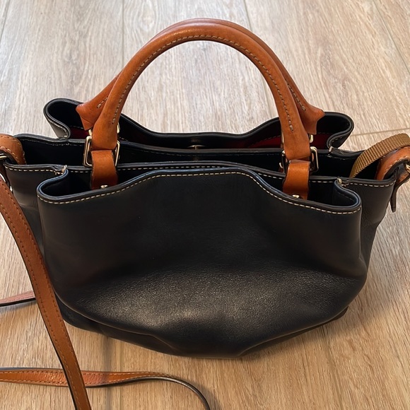 Dooney & Burke black leather purse - Picture 4 of 13